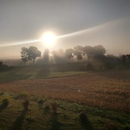 Dom Pod Srebrnym Zurawiem منزل للإقامة *